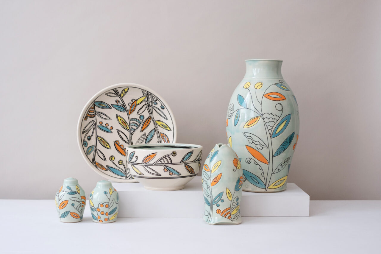 Maria Andrade Troya finished pot grouping, colorful vines, Photo by Nicole McConville (www.nicolemcconville.com) Maria Andrade Troya finished pot grouping, colorful vines, Photo by Nicole McConville (www.nicolemcconville.com)